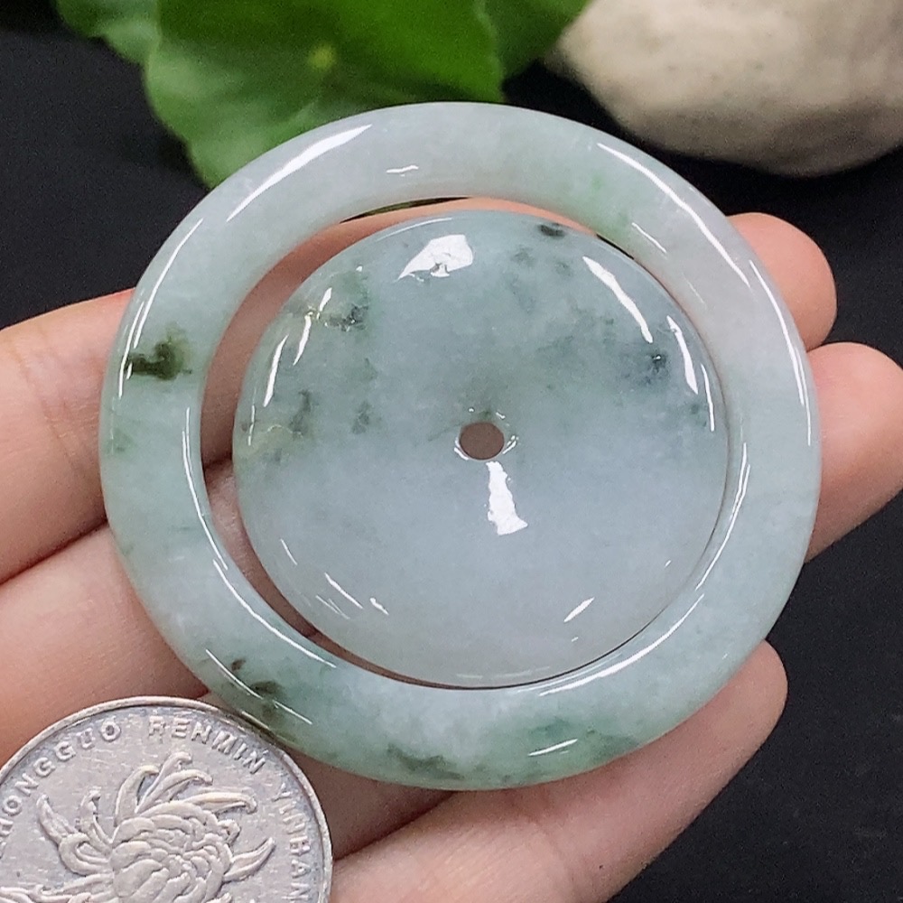 F34028662 Jadeite mother-child button set containing other mineral components