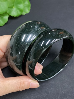 H34015174 Hetian Jade Round Bracelet Size 61.4/61.4 Total Weight Approx. 159g