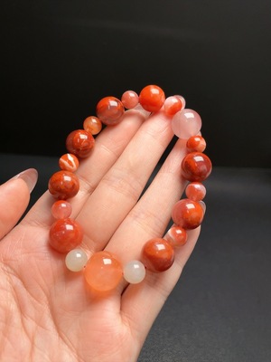 C29340406 South Red Agate Bracelet, approx. 7.7-12.2mm, total weight about 32.27g, visible organic matter, with Hetian Jade