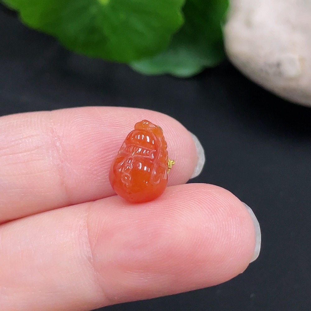 F34967191 Jadeite Pi Xiu Pendant with 18K Gold, Total Weight Approx. 1g (Color origin of yellow part undetermined)