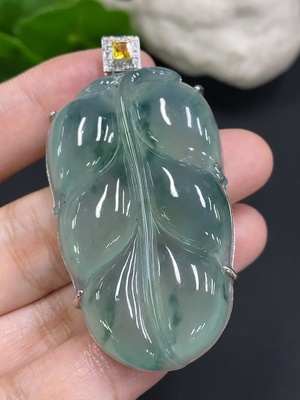 F34069778 Jadeite Leaf Inlay Pendant