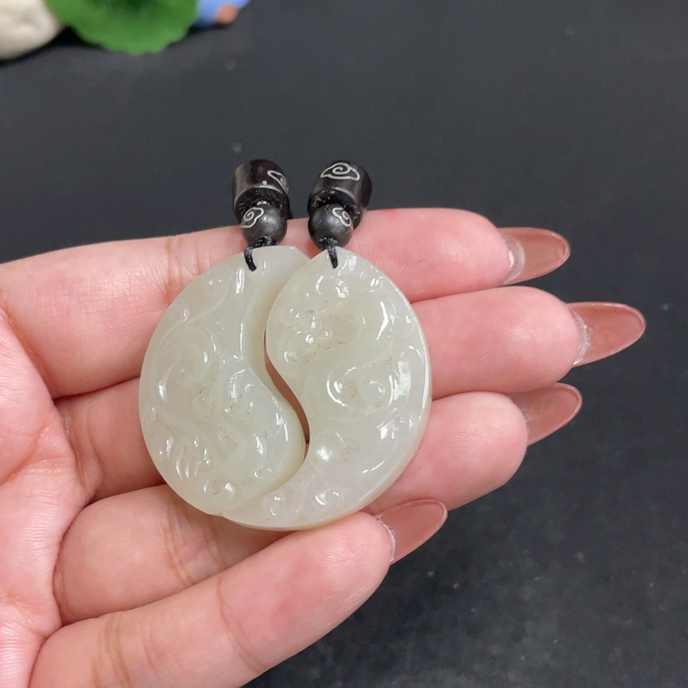 H34011033 Hetian Jade Pendant