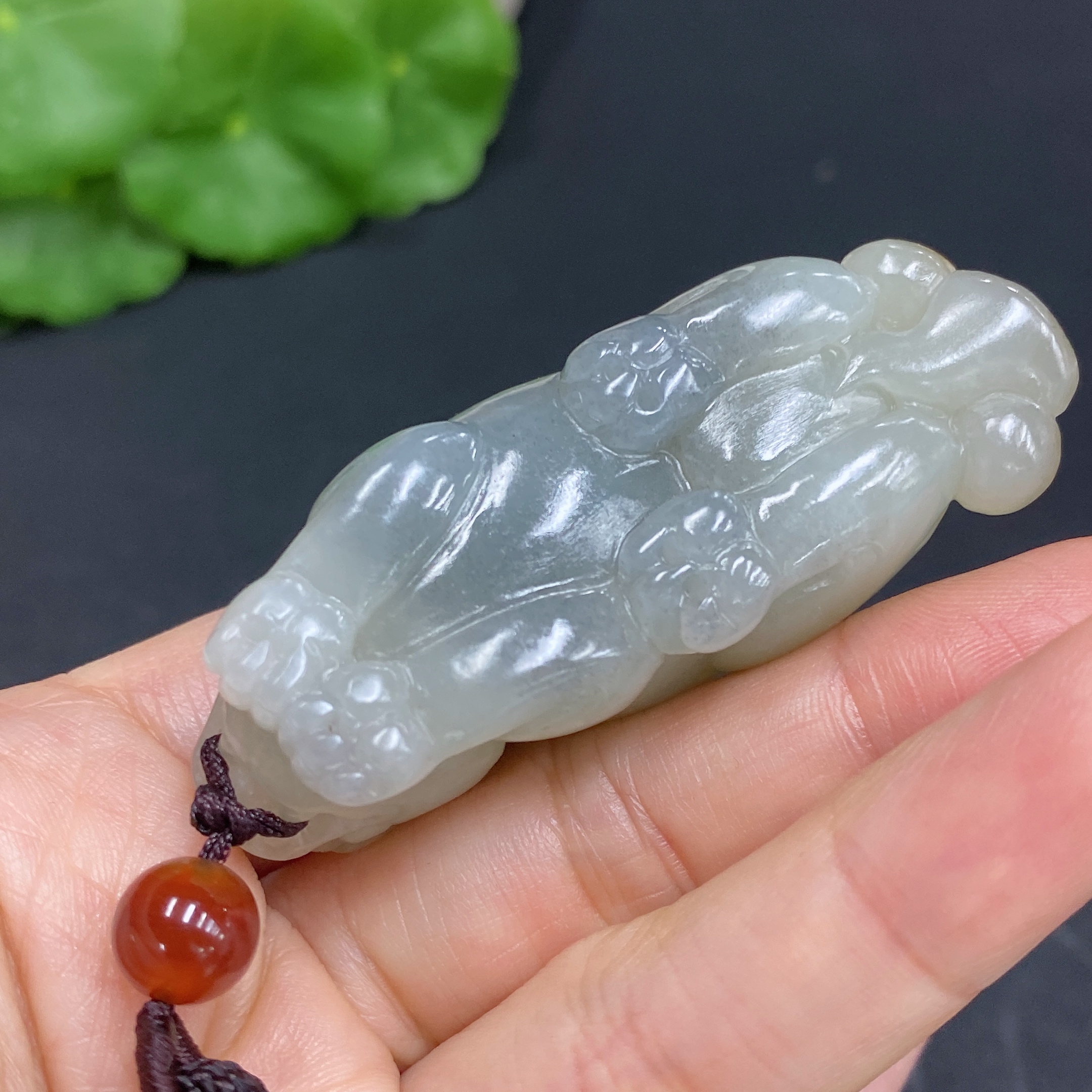 H32758935 Hetian Jade Handheld Carving Auspicious Beast