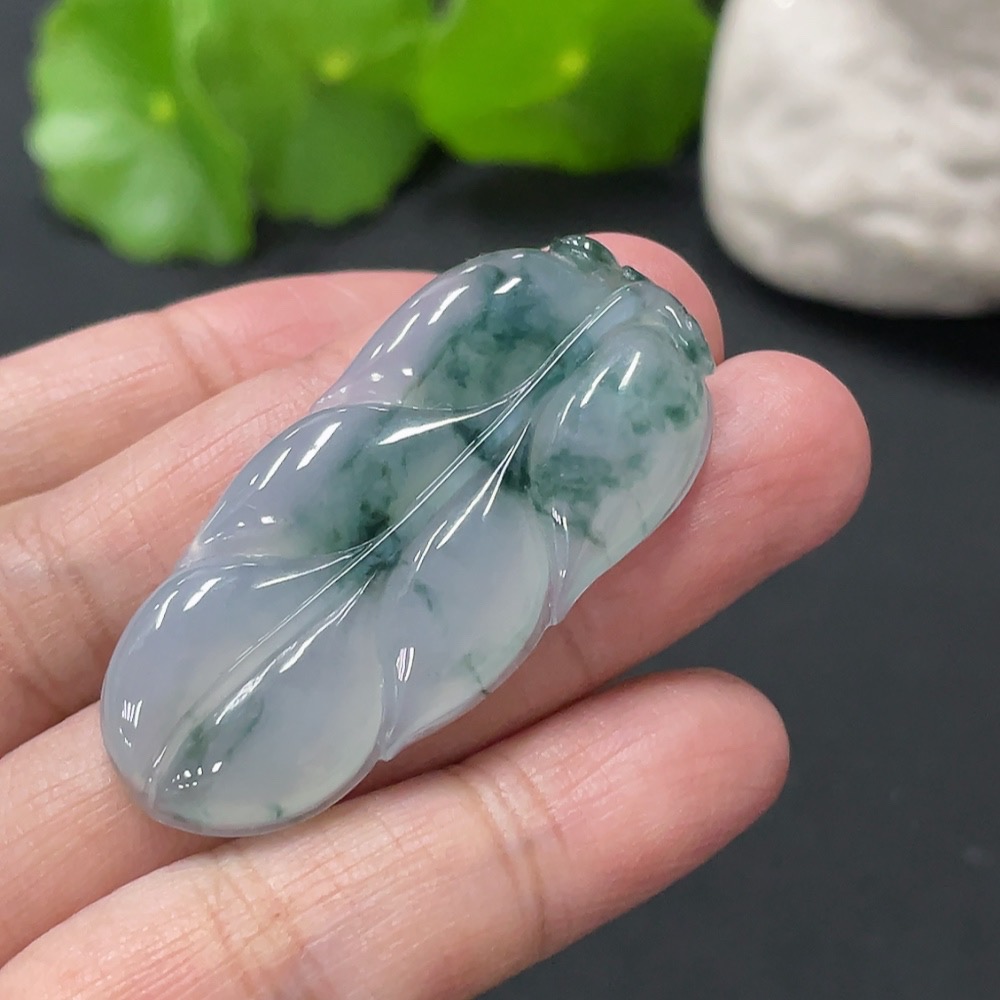 F24772857 Jadeite Leaf Pendant, Approx. 7.95g