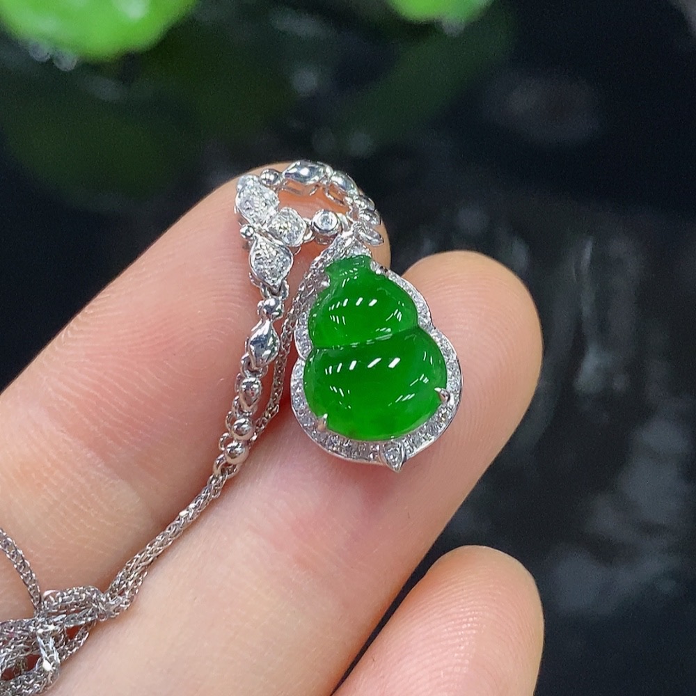 F26939372 Jadeite Inlaid Pendant, 18k Chain, Total Weight Approx. 2.92g