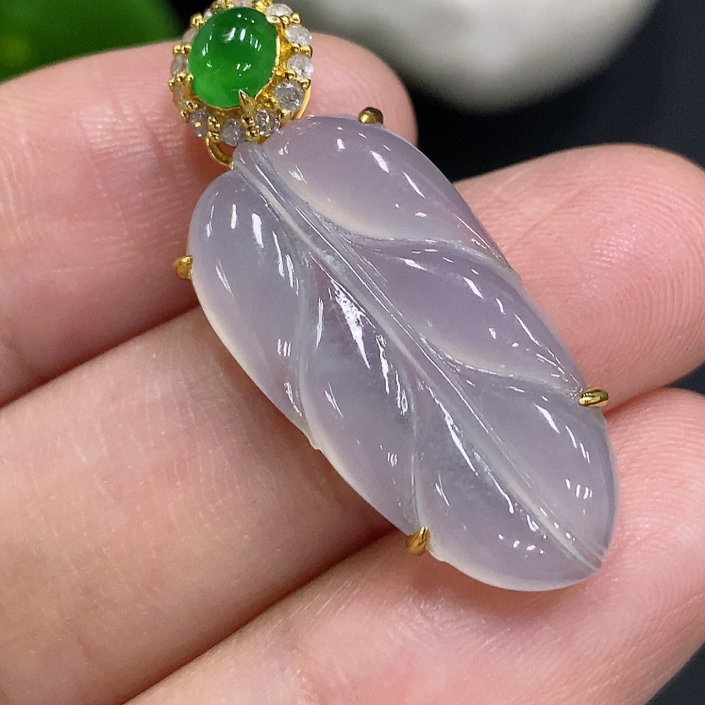 F30528796 Jadeite Leaf Inlaid Pendant 18K Gold Total Weight Approx. 3.6g