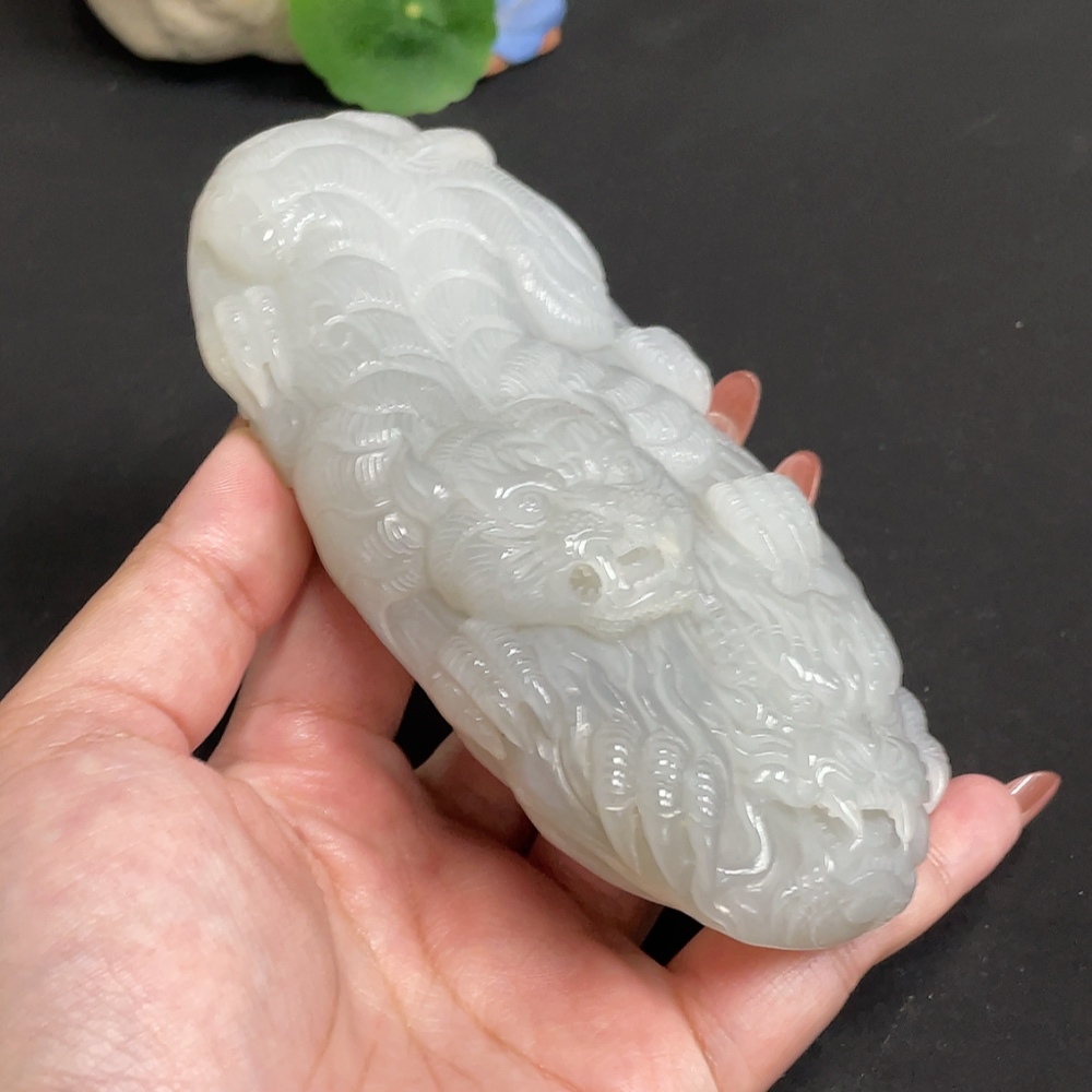 H35118366 Hetian Jade Handheld Carving 'Soaring Dragon and Leaping Tiger' Total Weight Approx. 441.1g