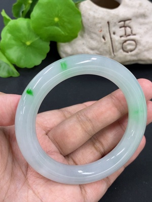 F45392985 翡翠圆条手镯 货品总重约54.67g 52.4圈口