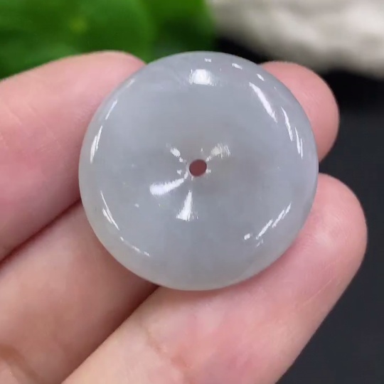 F35160155 Jadeite Peace Knot, Total Weight Approx. 5.5g