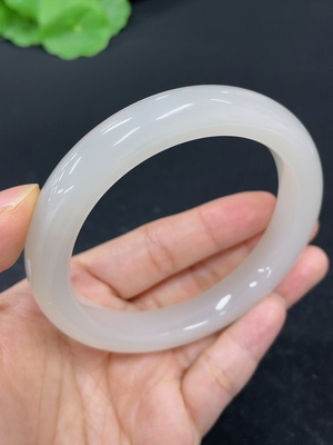 H43124946 和田玉正圈手镯    圈口60.8    货品总重约63.5g