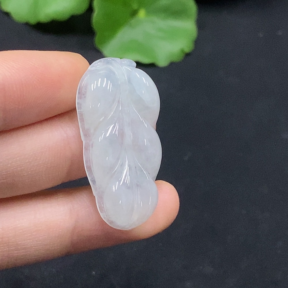 F29427108 JadeiteLeaf Pendant Total Weight Approximately 6.5g