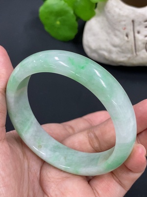 F41926631 翡翠正圈手镯 货品总重约59.4g 57.1圈口