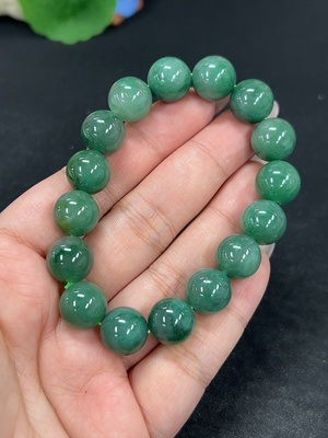 H41811133 非洲翠（独龙玉）手串    卡12.1mm左右    货品总重约40.7g