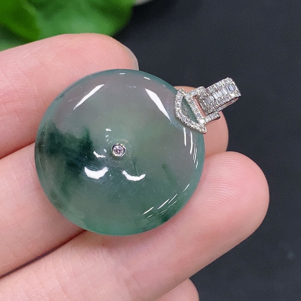 F33876742 Jadeite Safety Buckle with 18K Gold Clasp, Total Weight Approx. 6g, Diamond Accents