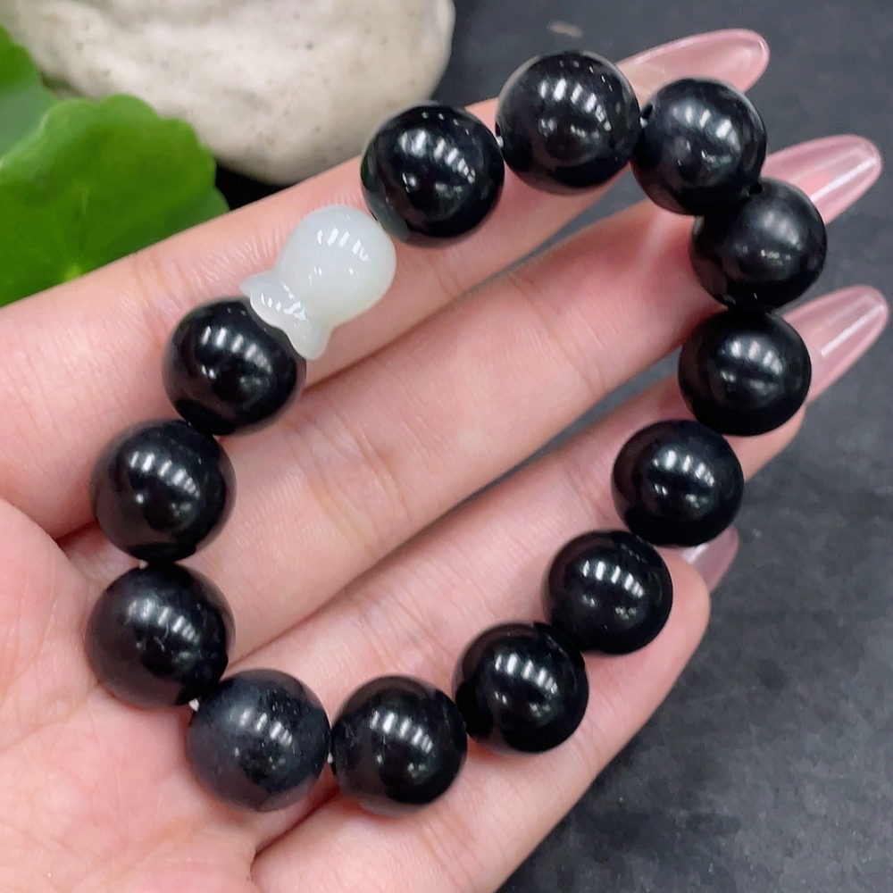 H33944392 Hetian Jade Bracelet, approx. 11.8mm, total weight about 35.1g, color origin undetermined