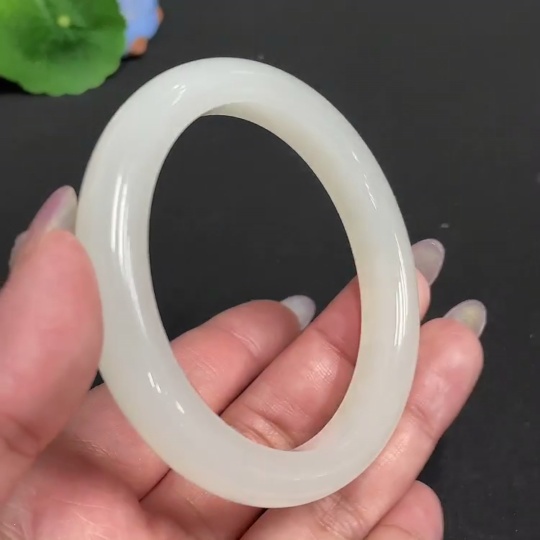 H33930507 Hetian Jade Round Bangle Size 57.6 Total Weight Approx. 47.3g