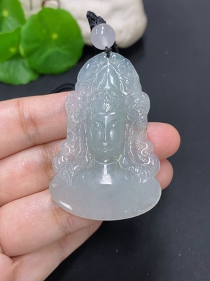 F46526124 翡翠观音挂件 货品总重量约18.8克（含绳重）