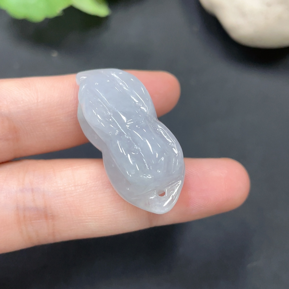 F16761204 Jadeite Peanut Pendant Total Weight 13.084g