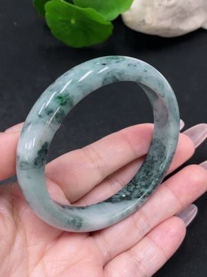 F34067978 翡翠正圈手镯  57.5圈口 货品总重约52.5克（含其它矿物成分）（有断裂）