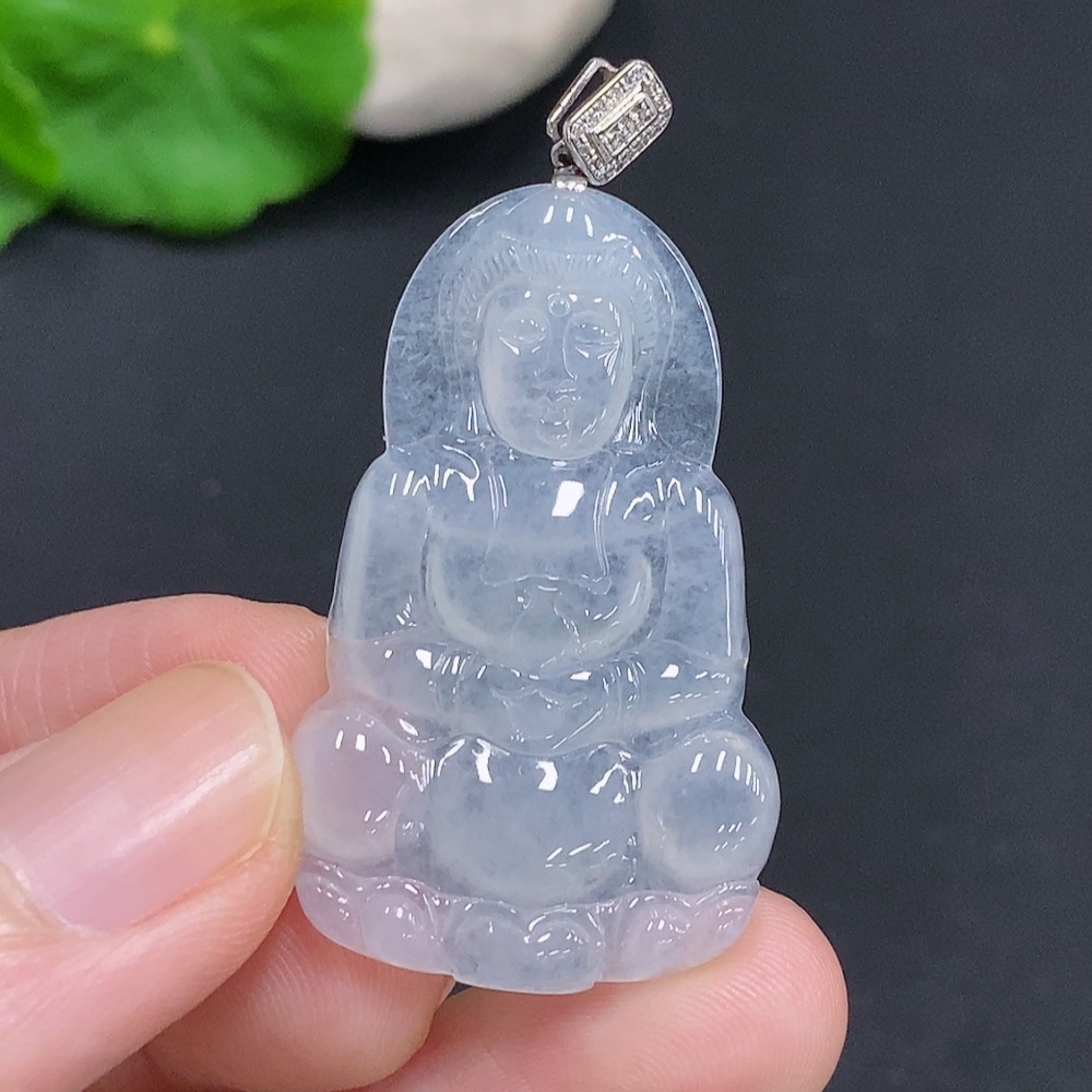 F30555920 Jadeite Guanyin Pendant with 18k Gold Clasp, Total Weight Approximately 6.7g