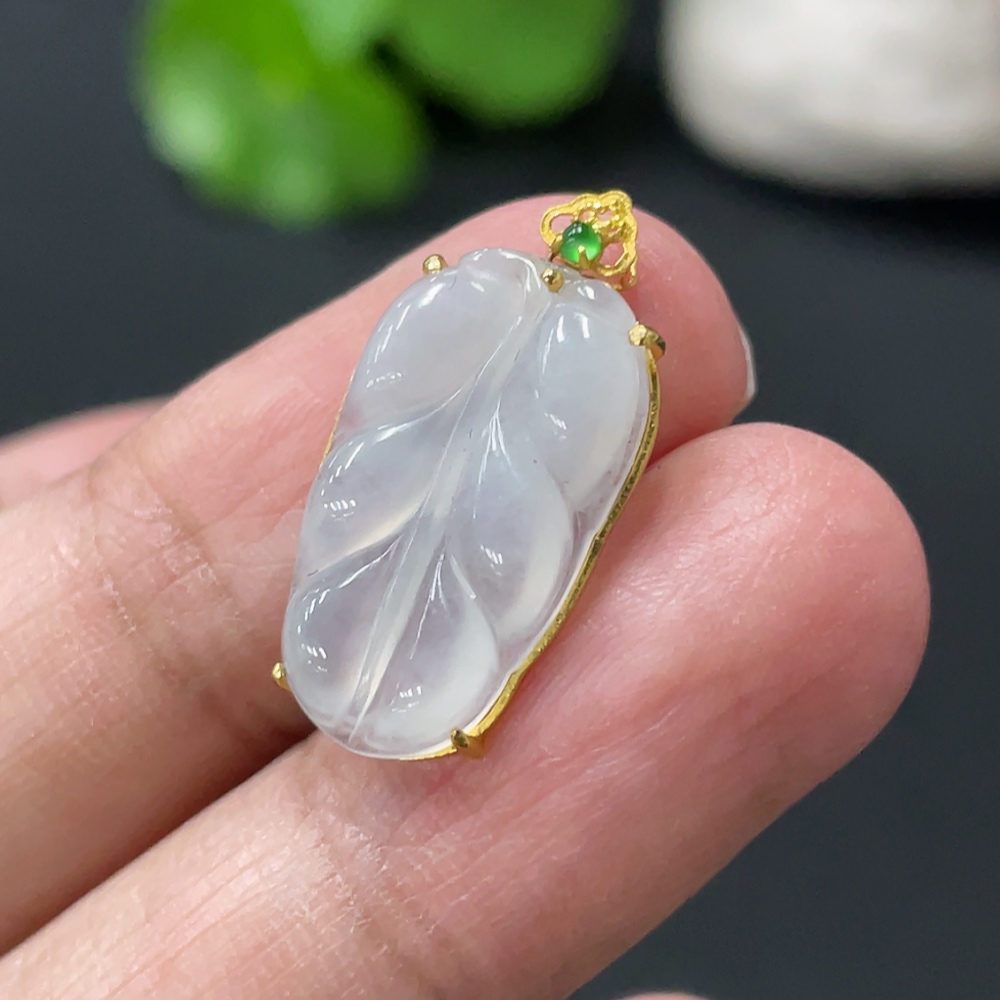 F33909665 Jadeite Leaf Inlaid Pendant 18K Gold Setting Total Weight Approx. 1.29g