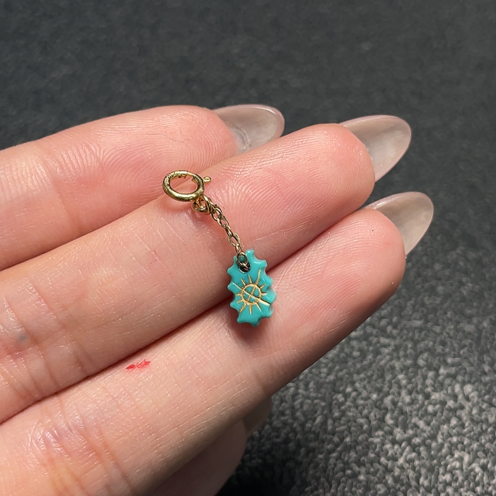 C34041024 Turquoise Pendant, Color Origin Undetermined, Contains Other Mineral Components, Total Weight Approximately 0.29g, Non-Gold