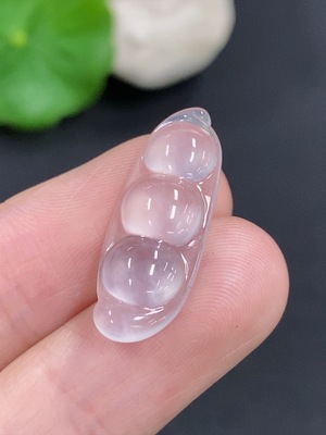 F45396110 翡翠福豆挂件 货品总重量约1.4克