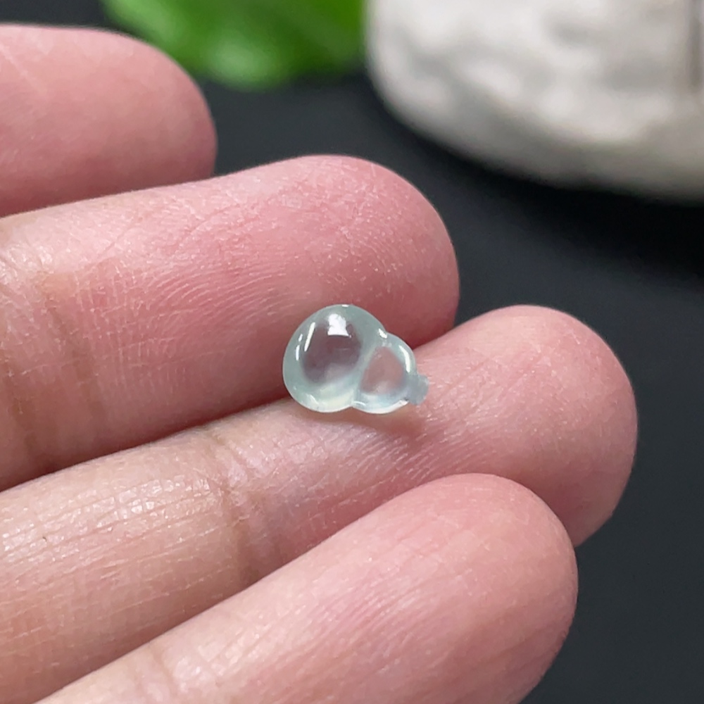 F35146713 Jadeite gourd inlaid piece, total weight about 0.2g