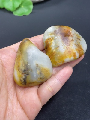 H41825227 和田玉        货品总重约84.2g     皮色成因未定