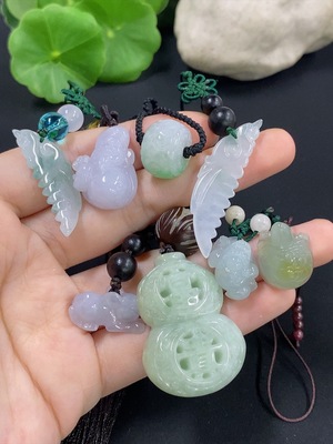 F46572692 翡翠挂件 一手走