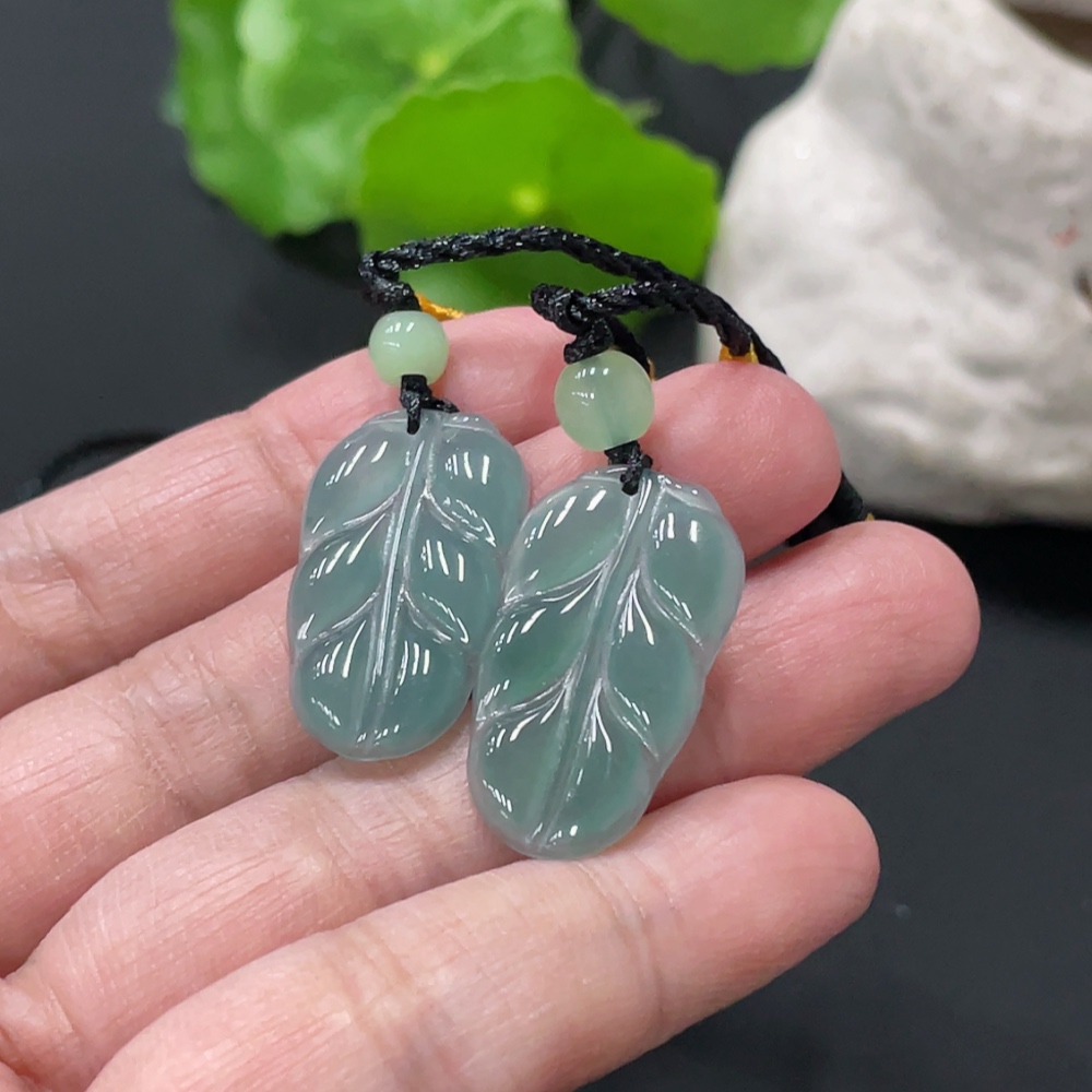F34978295 Jadeite leaf pendant with non-A grade beads