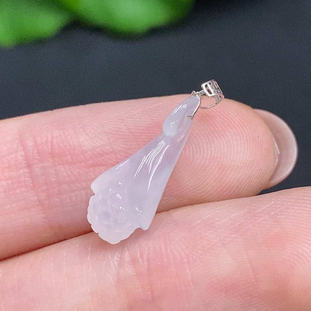 F34002641 Jadeite Magnolia Pendant with 18K Gold Clasp, Total Weight Approx. 0.8g