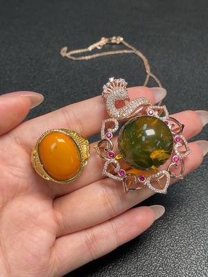 C34993222 Amber Beeswax Pendant + Ring Adjustable Non-Gold Total Weight Approx. 30.75g Sell as a Lot