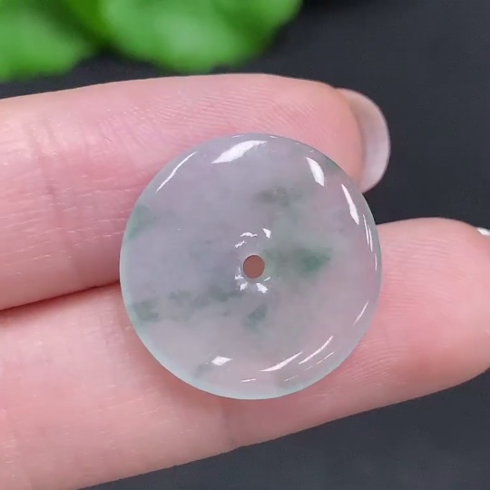 F34003742 Jadeite Peace Knot, Total Weight Approximately 2g