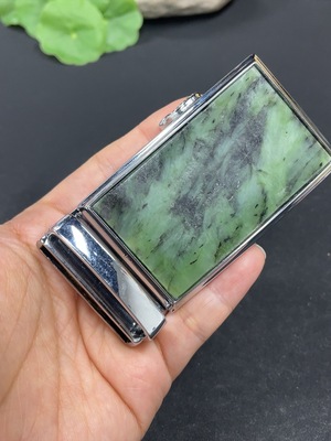 H42953623 和田玉镶嵌皮带扣 货品总重约108.3g 含其他矿物成分 非金