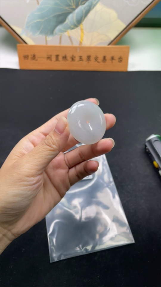 F31644733 Jadeite Peace Knot, Total Weight Approx. 17.4g