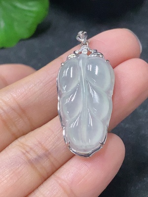 F34954515 Jadeite Leaf Pendant with 18k Gold and Diamond Accents, Total Weight Approximately 2.96g