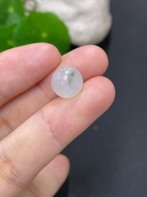 F46557718 翡翠单珠 货品总重量约1.7克 卡10mm左右