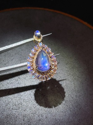 C34006711 Moonstone Pendant with Diamond Accents, Unmarked, Surface Gold Content Au75%, Total Weight Approx. 3.6g