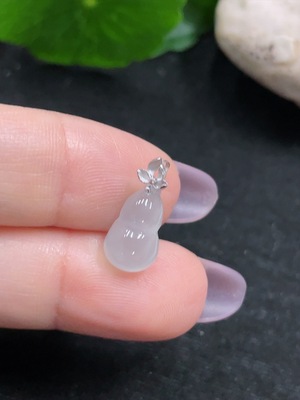 F33918248 Jadeite Gourd Pendant 18K Gold Total Weight Approx. 0.7g