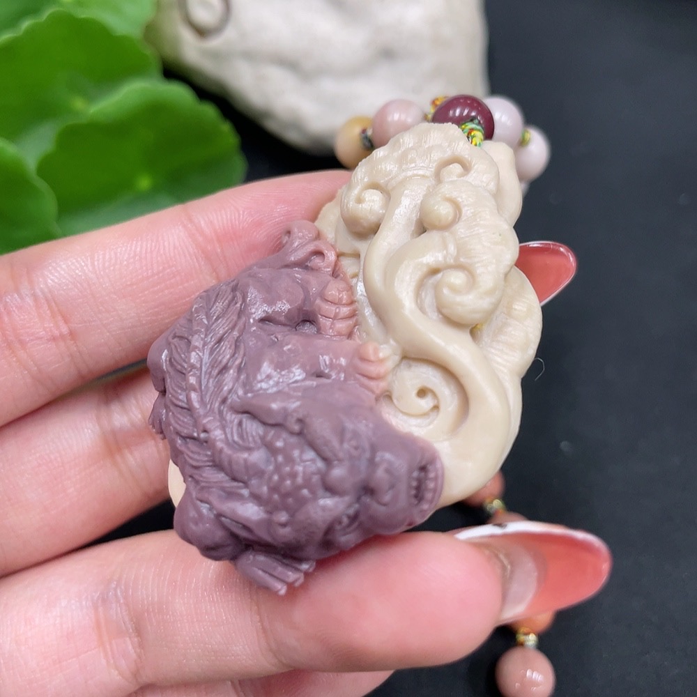 H34062665 Alashan Agate Pendant - Auspicious Beast, contains other mineral components, non-gold, total weight approx. 70.5g (including chain)