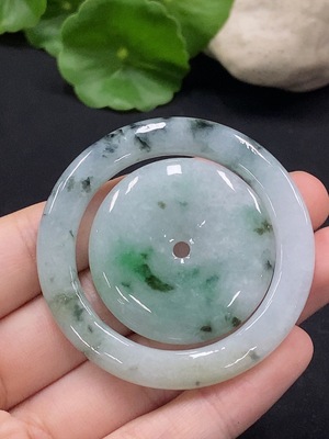 F34028663 Jadeite mother-and-child button set containing other mineral components