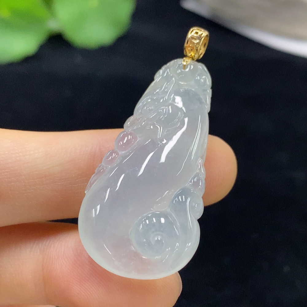 F31639720 Jadeite Pendant with 18k Clasp, Total Weight Approximately 8.46g