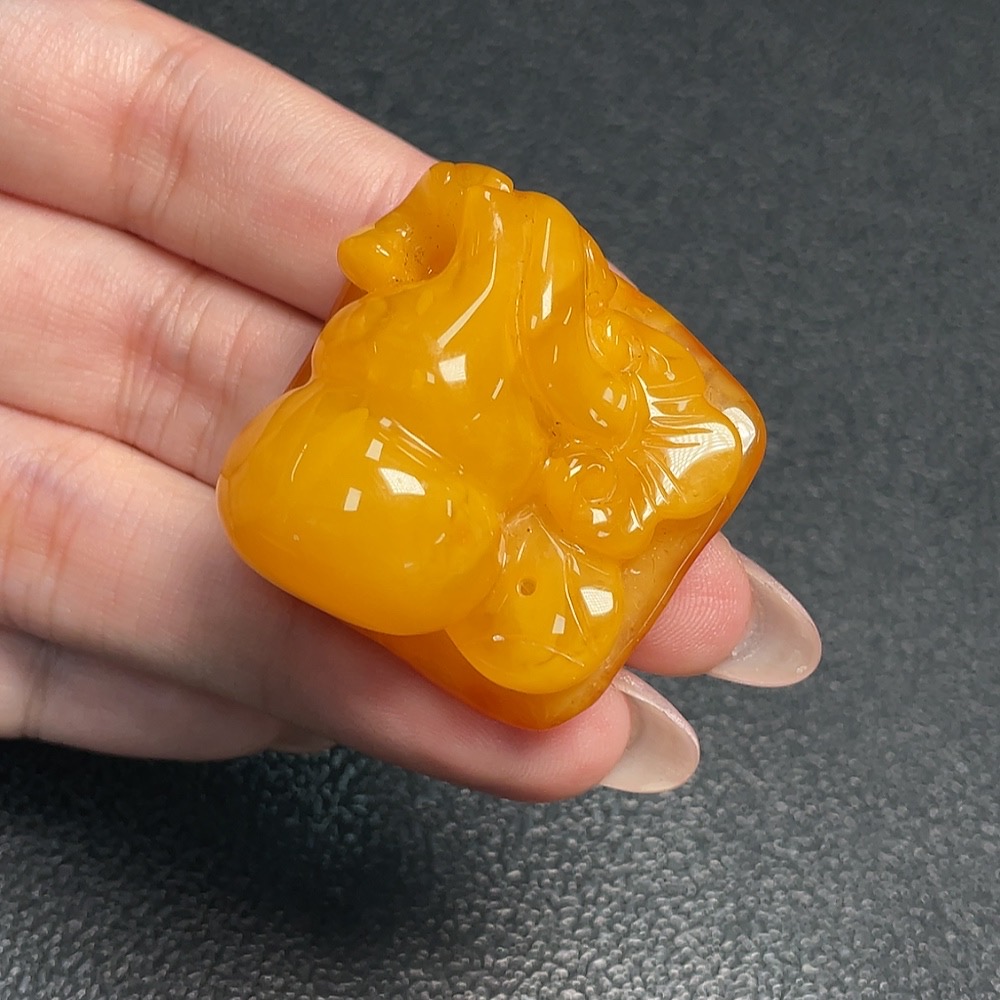 C34952137 Amber and Beeswax Jewelry Total Weight Approx. 10.83g
