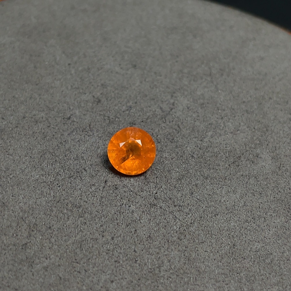 C34066112 Garnet loose stone total weight approximately 3.40 carats