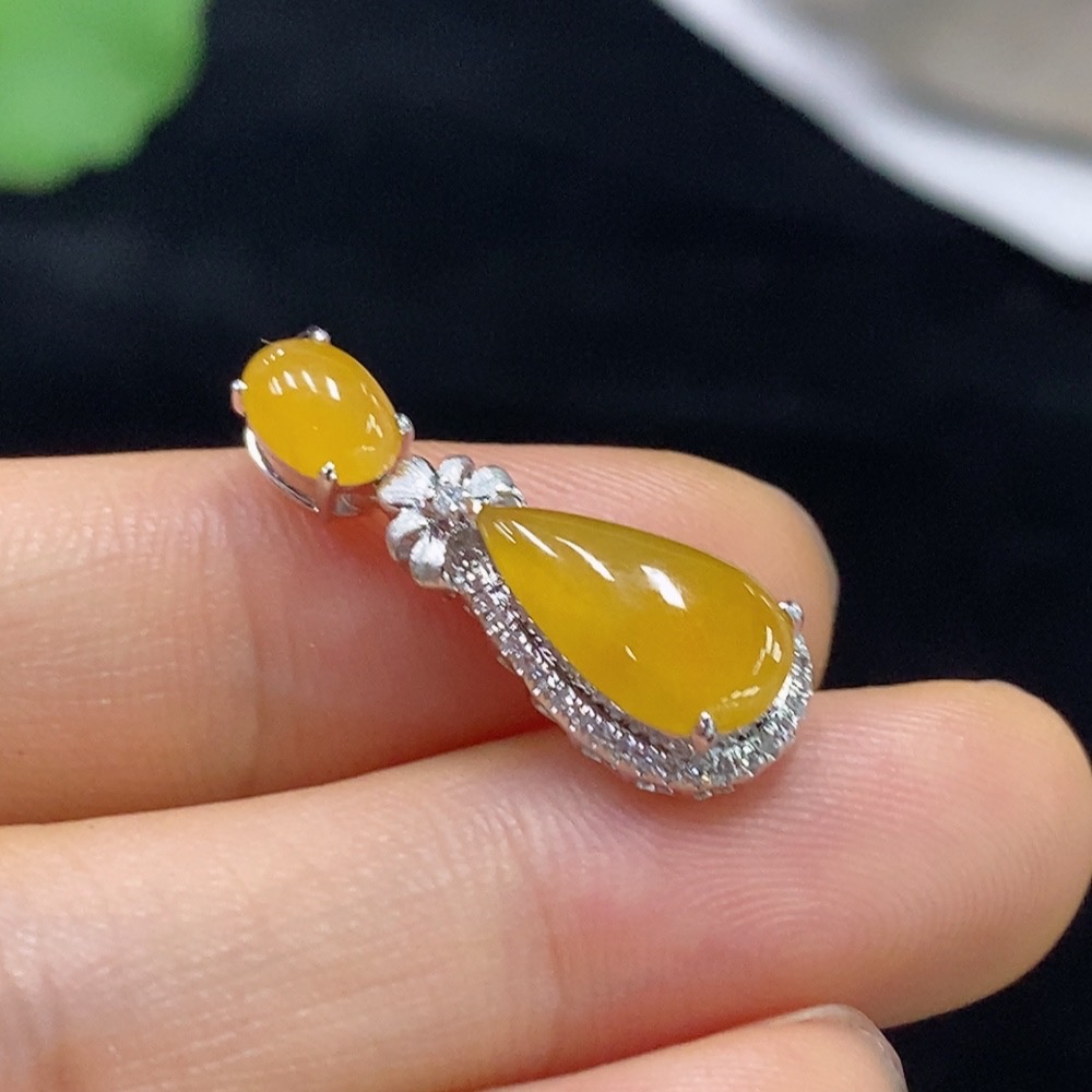 F32731367 Jadeite Inlaid Pendant 18k with Diamond Accent Total Weight Approx. 1.81g Color Origin Undetermined