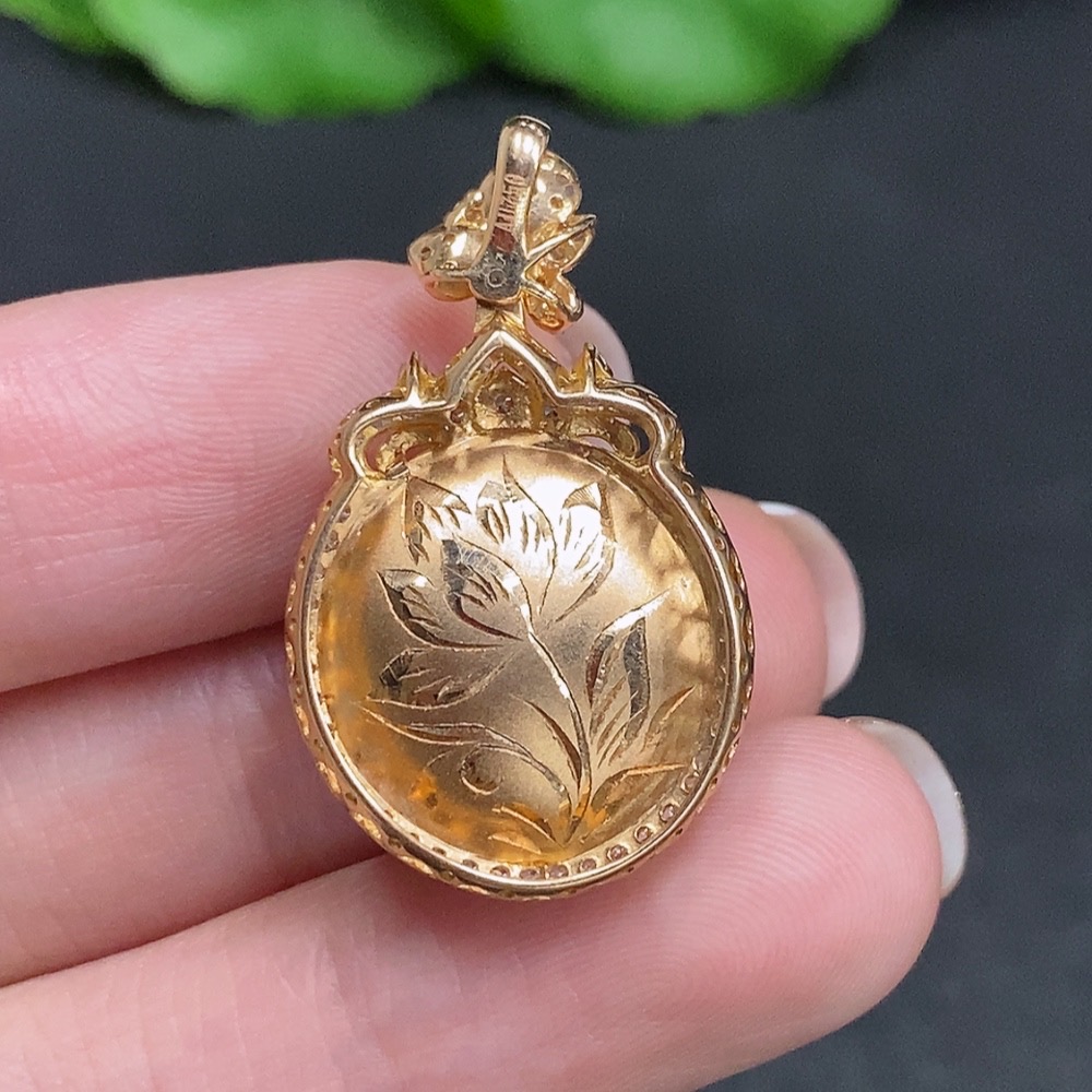 F34003632 Jadeite Cabochon Pendant with 18K Gold and Diamond Accents, Total Weight Approximately 7g