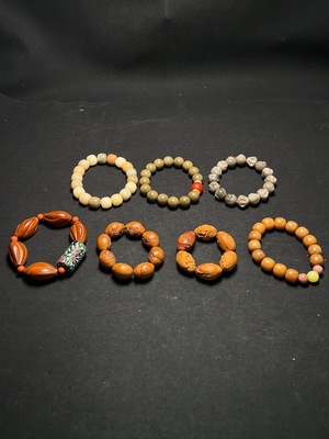 W34048072 Olive Pit + Bodhi Root Sell as a Lot