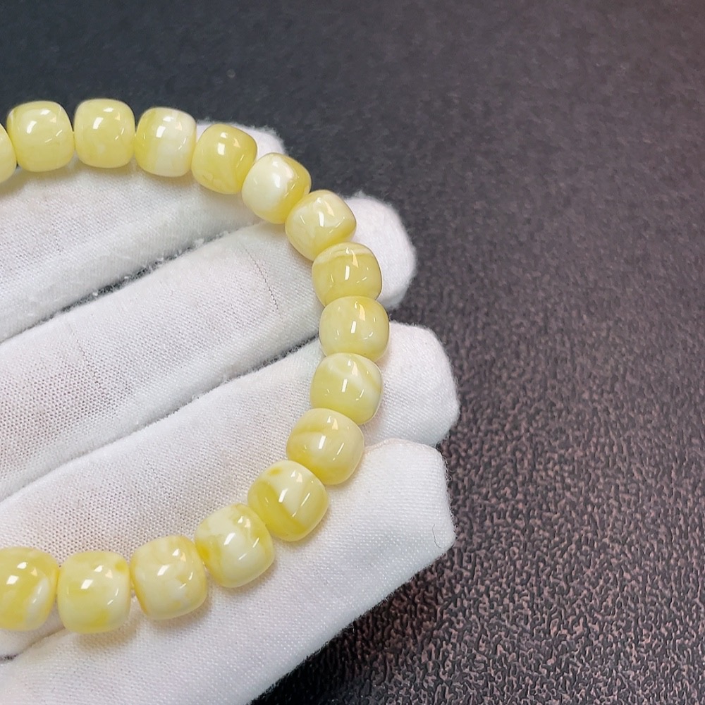 C32786213 Amber Beeswax Bracelet, Total Weight Approx.10.03g, Size About 8.8mm