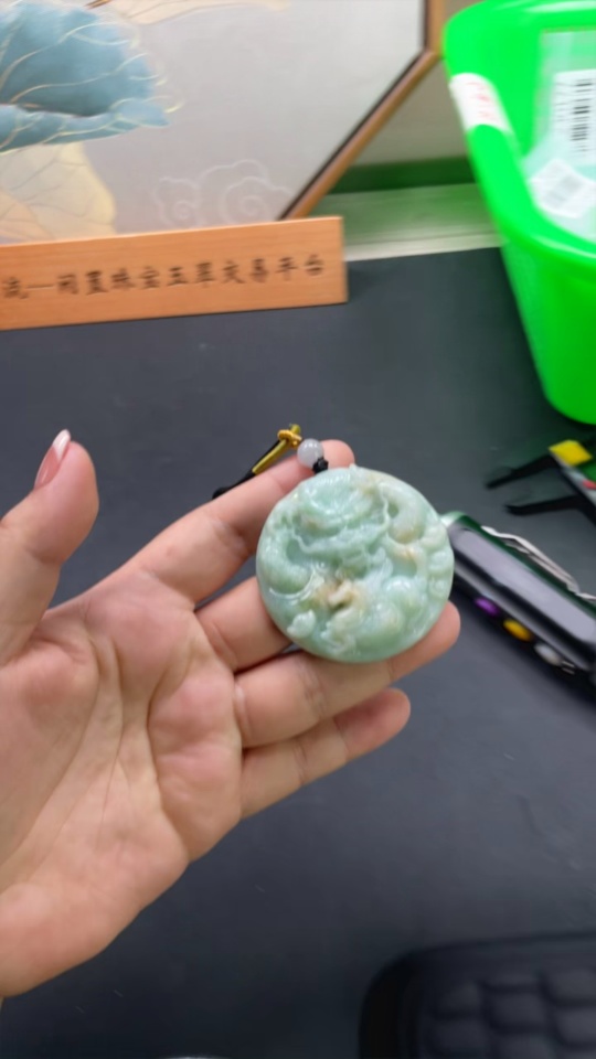 F20214369 Jadeite Dragon Pendant Total Weight 70.322g